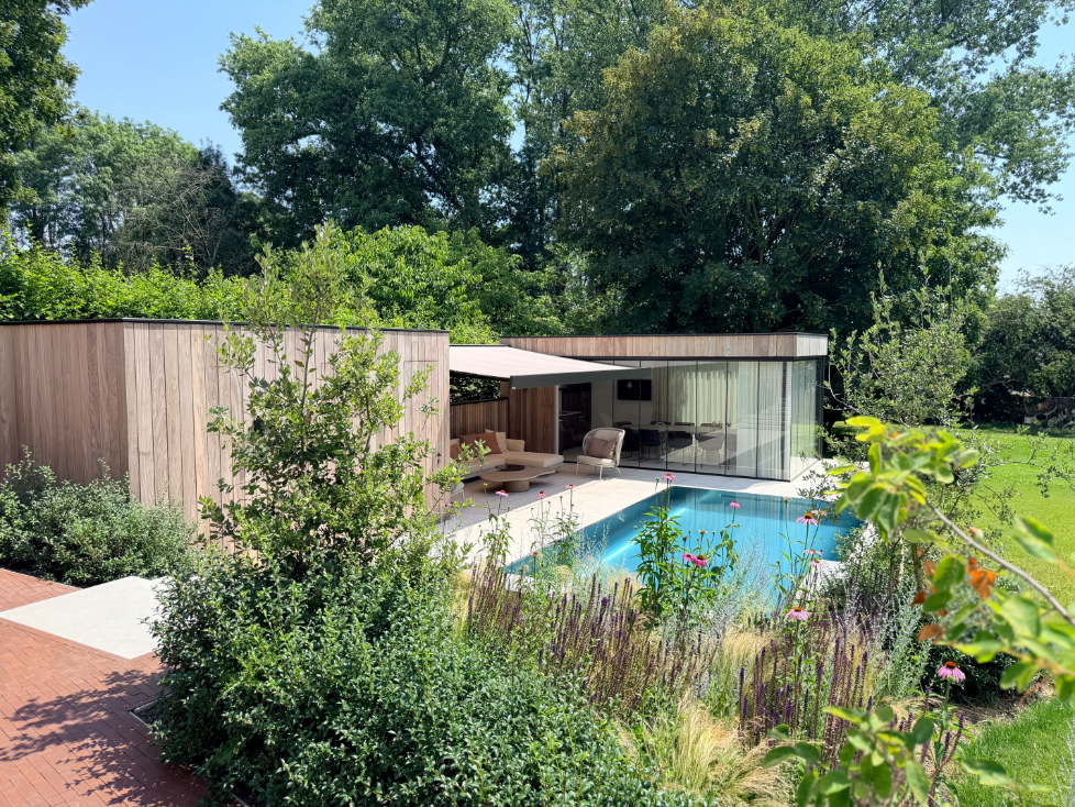 Poolhouse met zwembad voor een complete buitenbeleving
